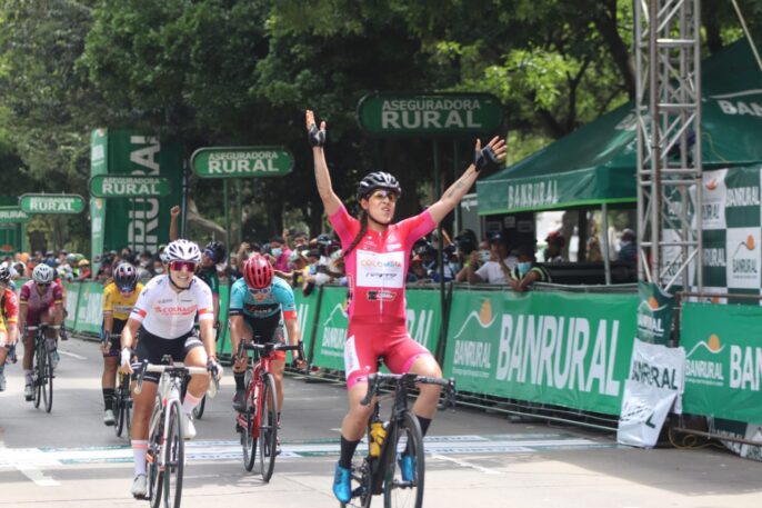 Yeny Colmenares se deja el título de la Vuelta Femenina, Jannie Salcedo gana la última etapa Yeny Colmenares se deja el título de la Vuelta Femenina, Jannie Salcedo gana la última etapa